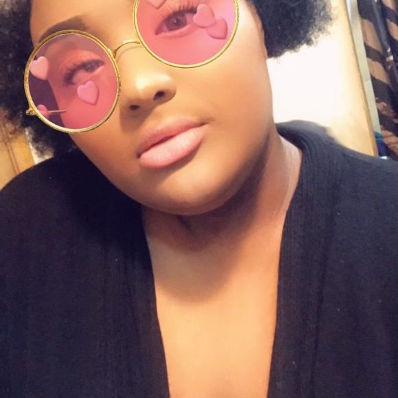 Meet your Posher, Naya - Picture 1 of 1